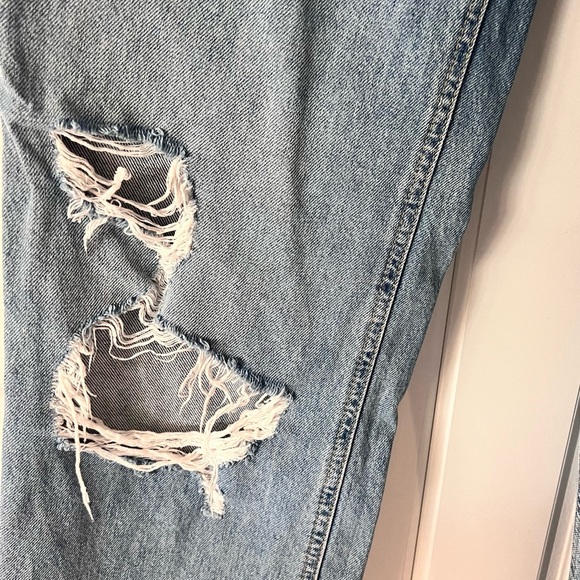 Forever 21 Distressed Boyfriend Jeans - Size 24 - Picture 11 of 11
